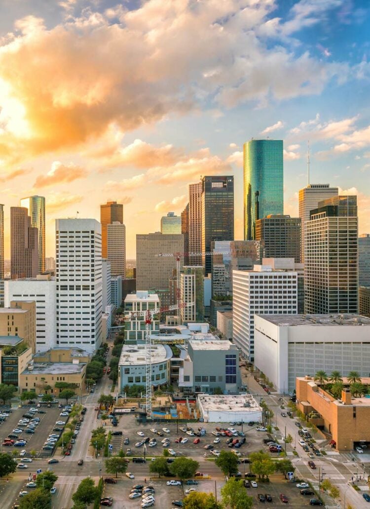 10 CHARMING Neighborhoods in Houston to Live (Let’s Talk)
