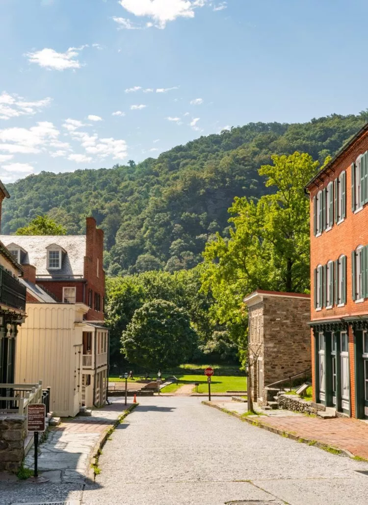 15 HONEST Pros & Cons of Living in West Virginia (Ask A Local)