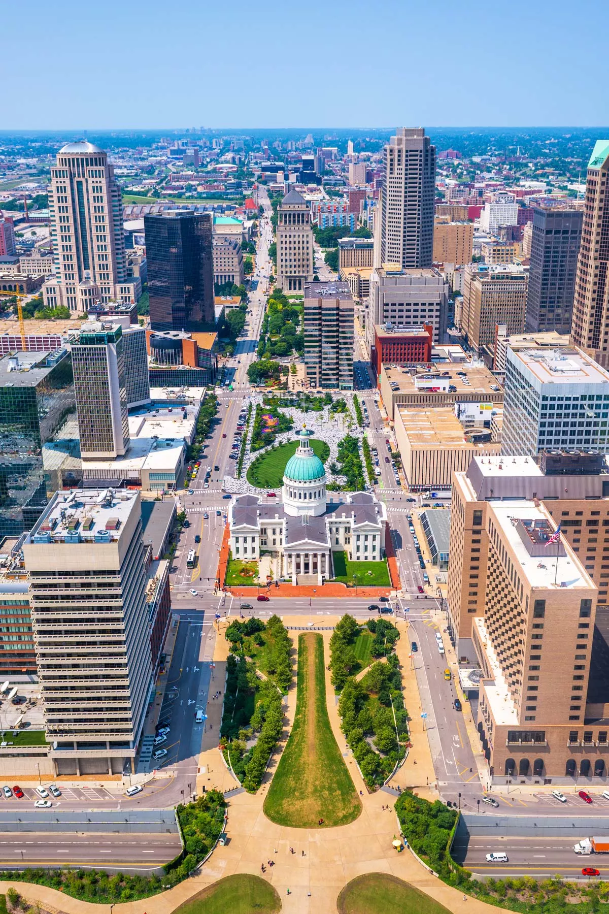 St. Louis Missouri skyline and Gateway Arch